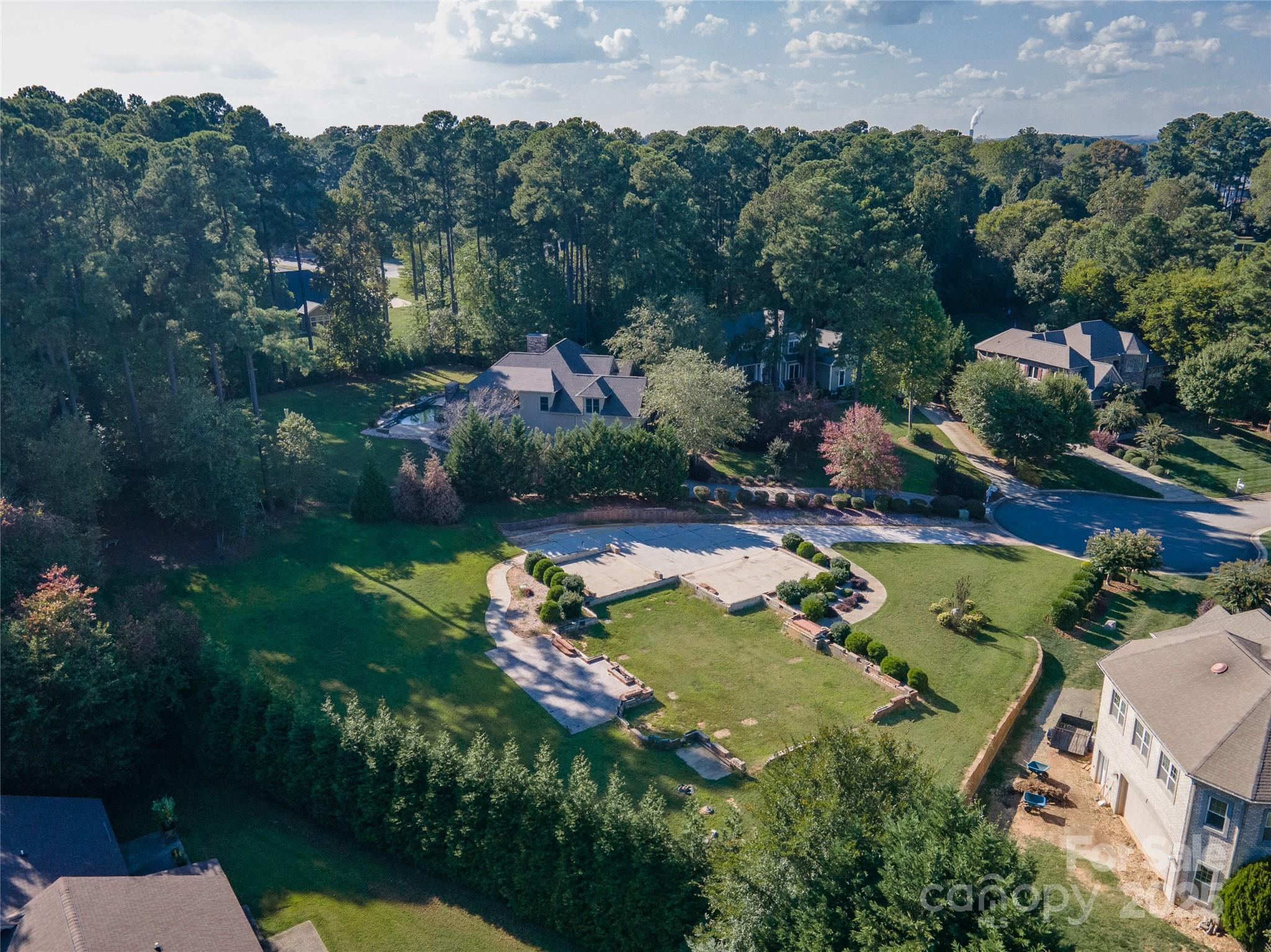 Whispering Oaks - Land