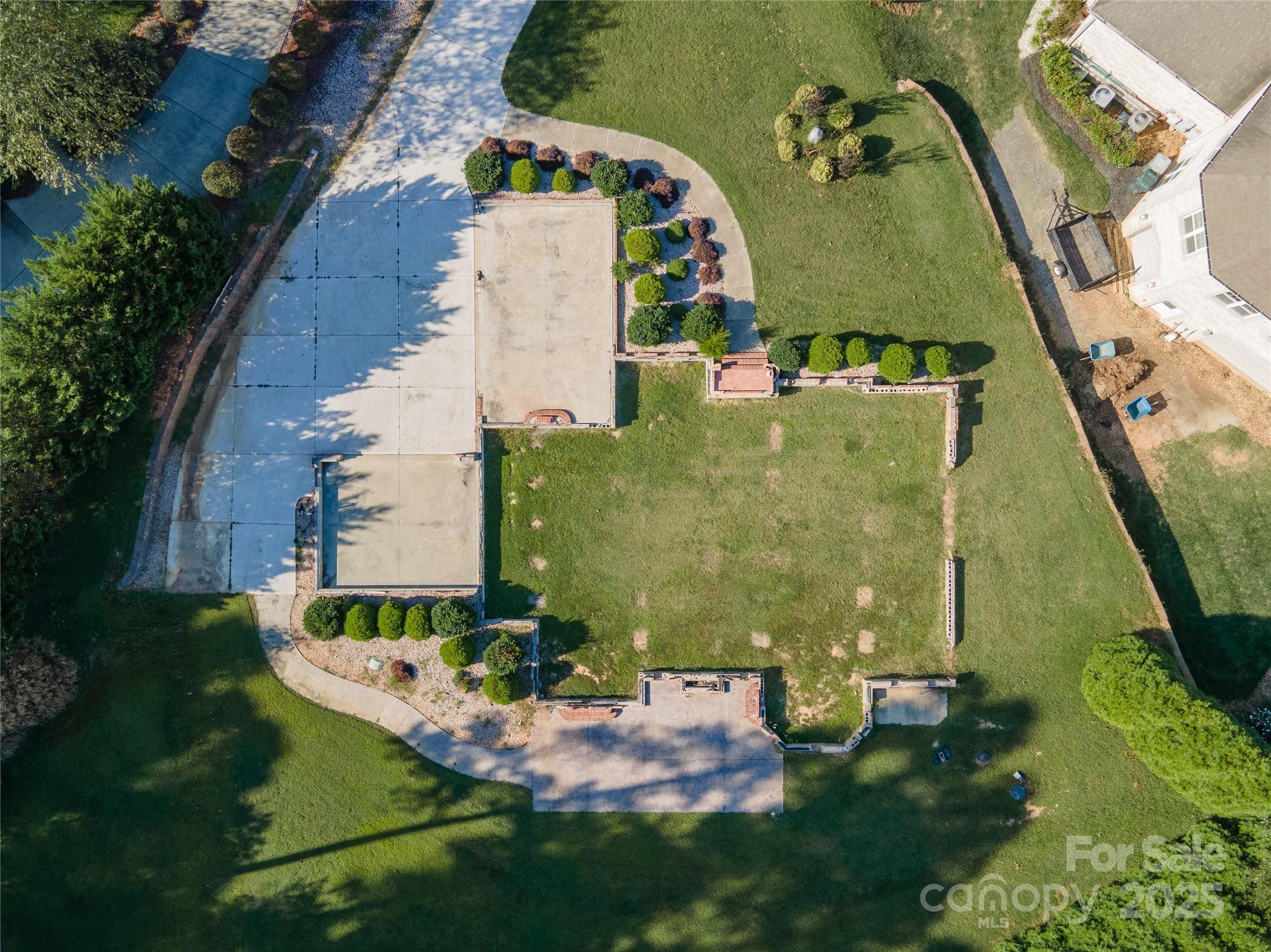 Whispering Oaks - Land