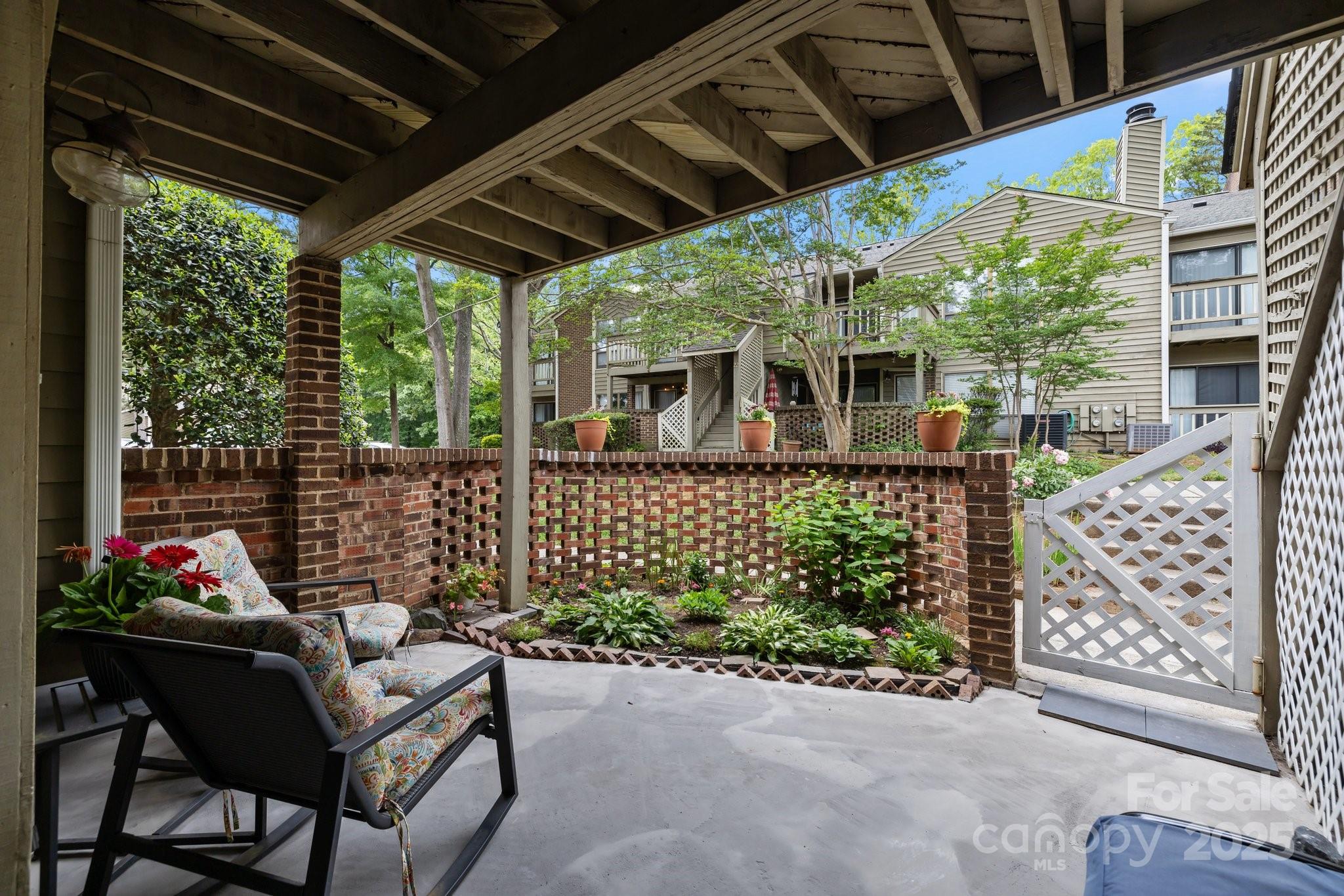 1608 Sharon Road W 55