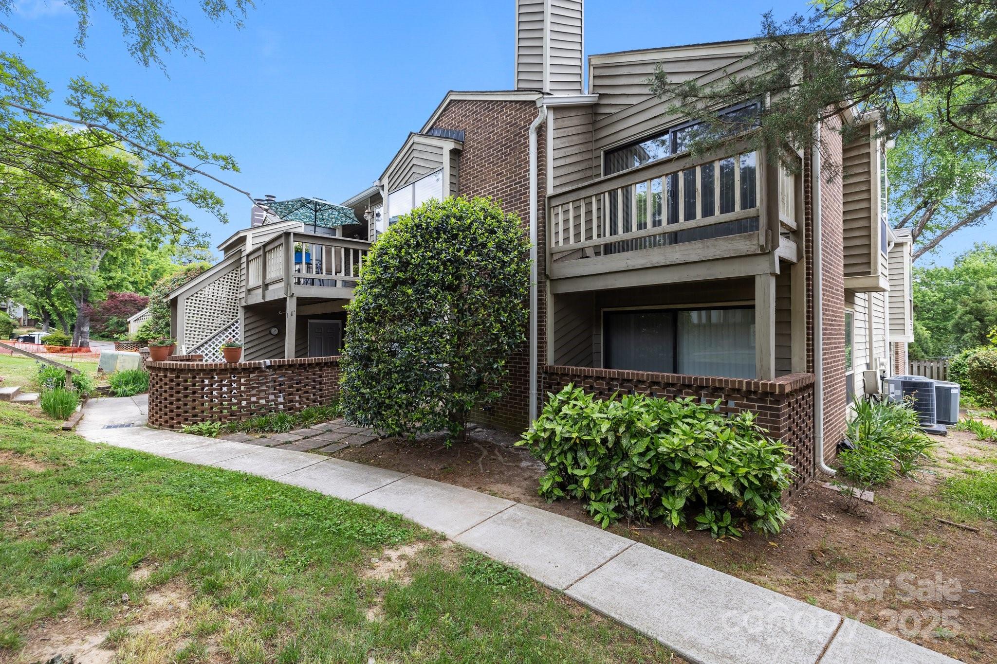 1608 Sharon Road W 55