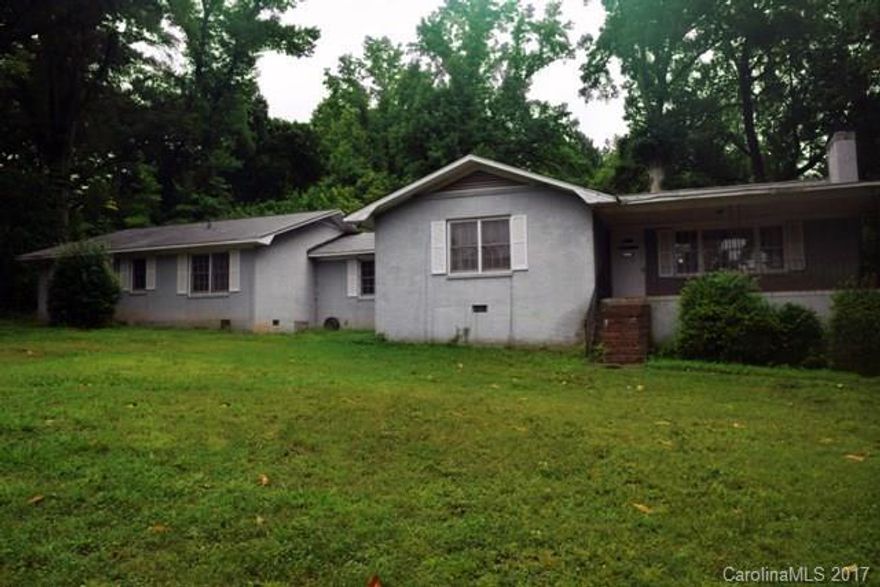 Great southern home in a country setting w/ nearly 7 acres.  Enjoy the spacious back yard that backs up to a private view of the woods. Nice and cozy home is perfect for the DIY enthusiast. Split bedroom plan, formal living area, and roomy kitchen w/ tons of counter space.  Large billiards room and study with built in shelves.   Spacious 5BRs and 5 full bathrooms. Fantastic balcony/ patio space for enjoying the outdoors. Property also includes part of the pond. *Age of home is approximate.