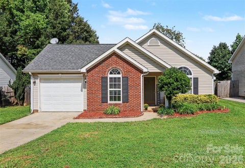 Photo of 416 Mcginn Grove Drive, Charlotte, NC 28216 (MLS # 4421684)