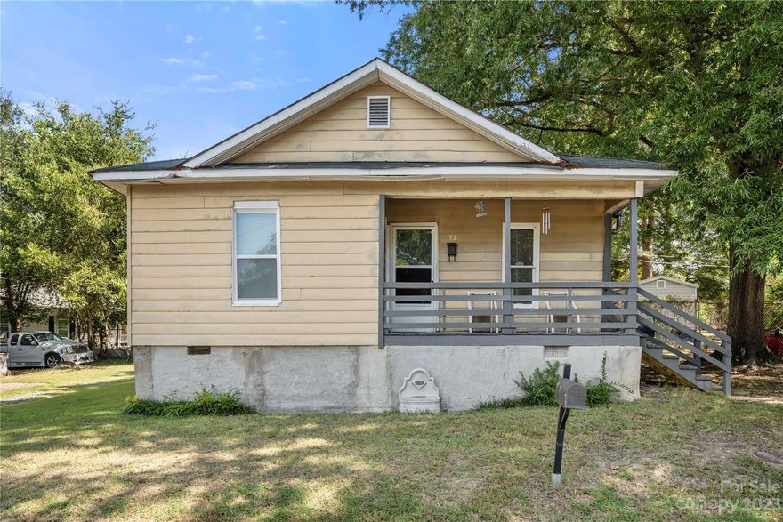 Great opportunity for investors! 2 bedroom, 1 bath property in Gastonia, tenant occupied.  Perfect opportunity to renovate and raise rents or sell.  Growing Charlotte suburb with plenty of room for upside. 
 Come check it out!  Current tenant pays $525.00 per month for rent, plus $175 per month seller utility reimbursement. 48 Hour notice required.