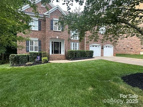 Photo of 405 Deer Brush Lane, Waxhaw, NC 28173 (MLS # 4317825) Photo of 405 Deer Brush Lane, Waxhaw, NC 28173 (MLS # 4317825)