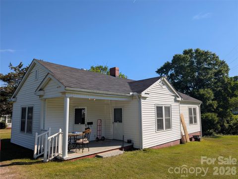 Photo of 1365 Yancey Street, Lancaster, SC 29720 (MLS # 4377994)