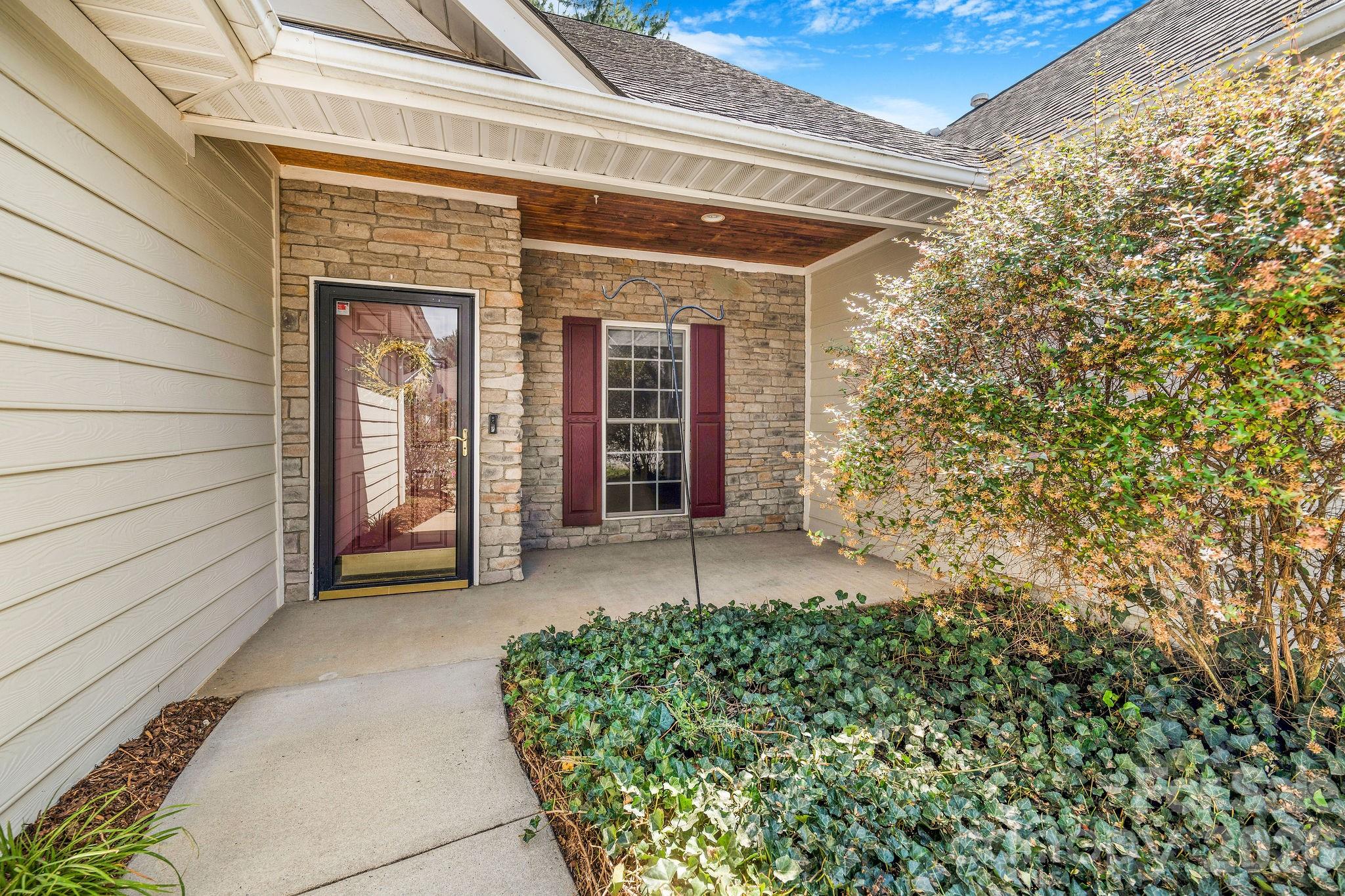 896 West Pointe Drive