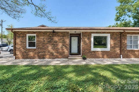 Photo of 731 10th Avenue NE, Hickory, NC 28601 (MLS # 4437220)
