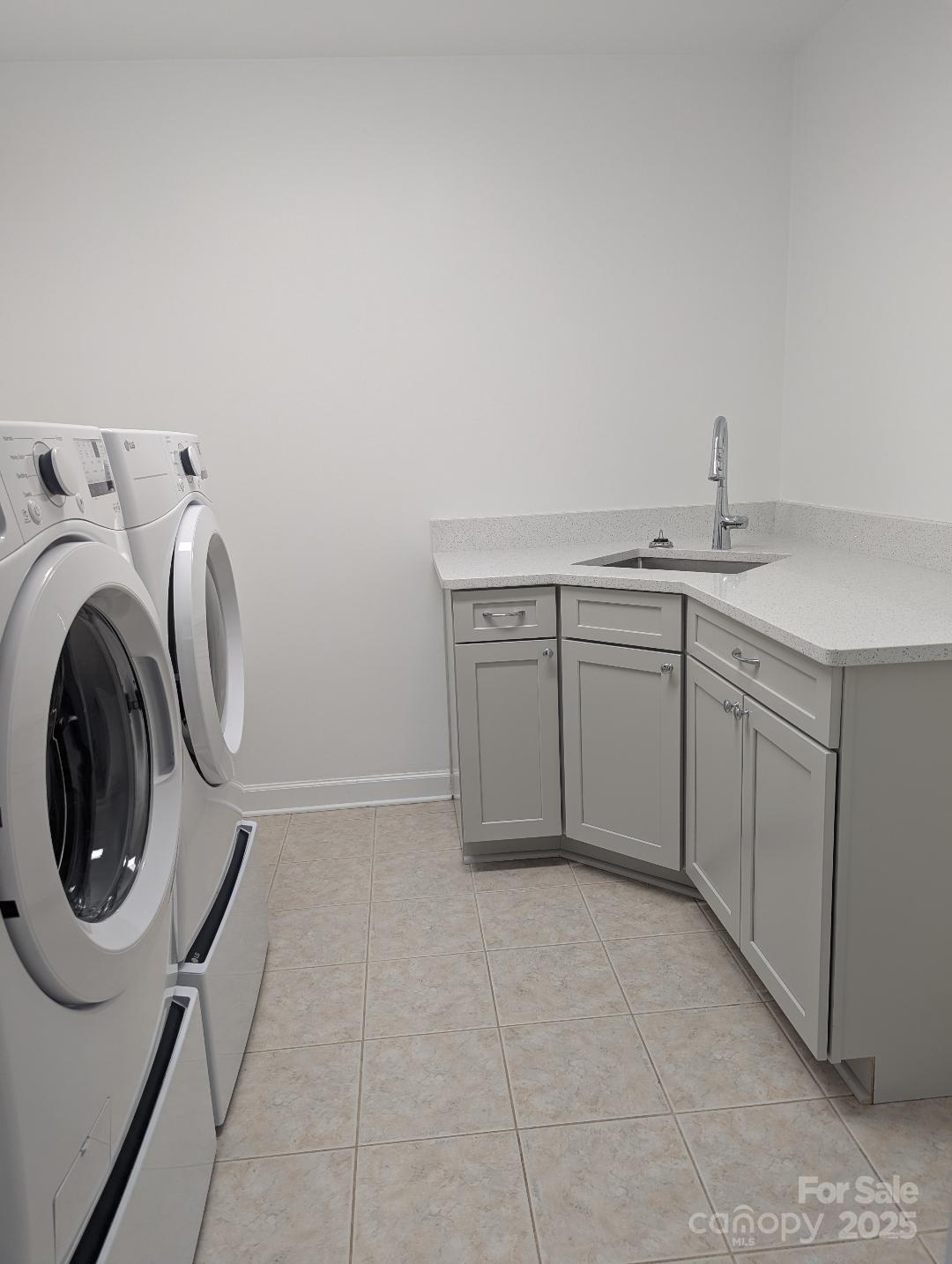 Charlotte, North Carolina 28210, United States, 4 Bedrooms Bedrooms, ,4 BathroomsBathrooms,Residential,Active,132446