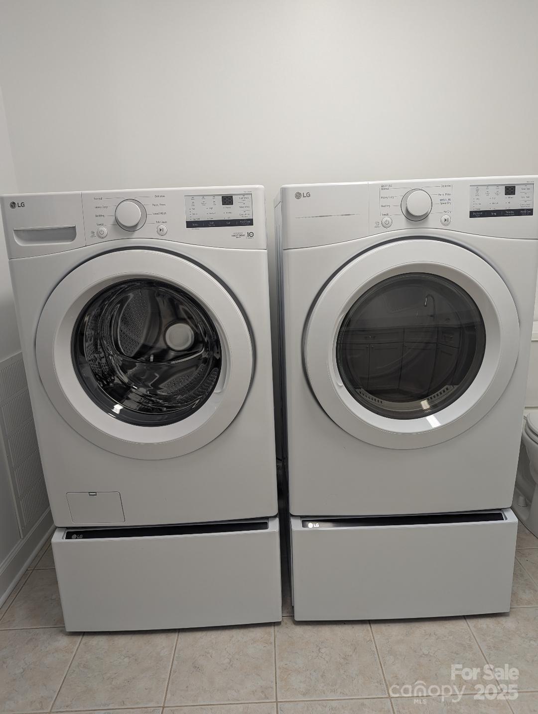 Charlotte, North Carolina 28210, United States, 4 Bedrooms Bedrooms, ,4 BathroomsBathrooms,Residential,Active,132446