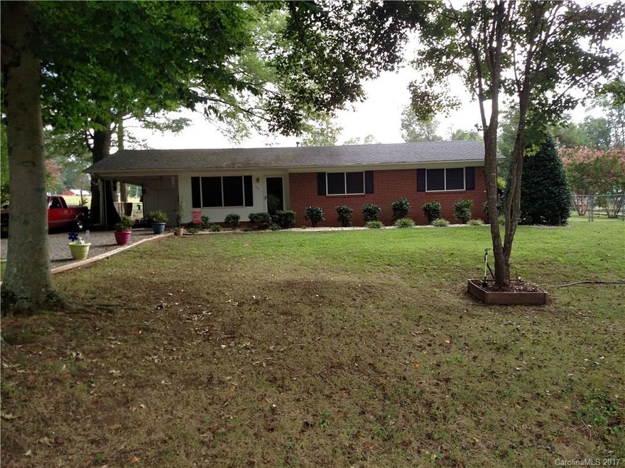 NICE RANCH HOUSE IN THE WEST ROWAN AREA OF ROWAN COUNTY.