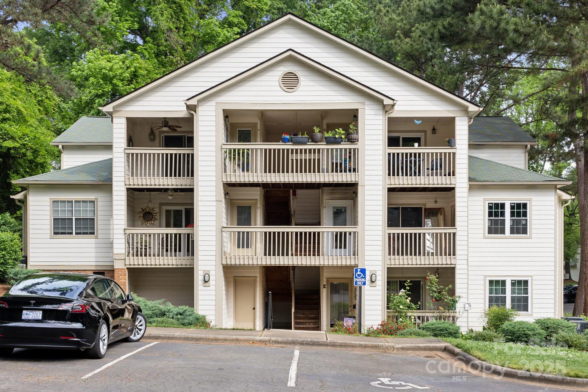 1052 Churchill Downs Court