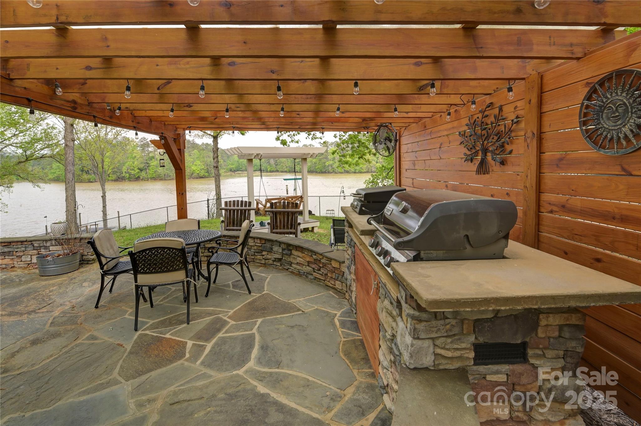 2075 Great North Road