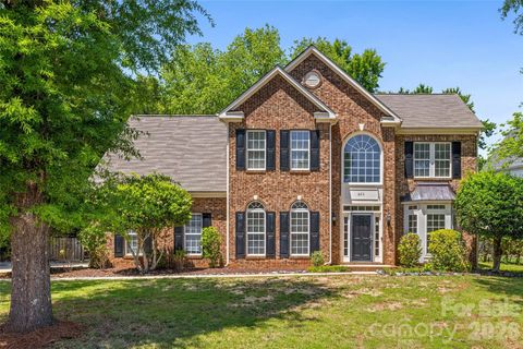Photo of 620 E Cheval Drive, Fort Mill, SC 29708 (MLS # 4378038)