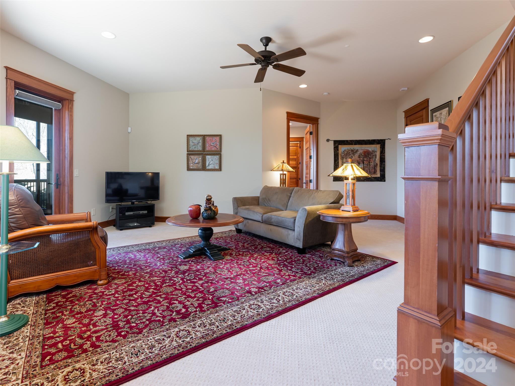 Reynolds Mountain - Residential