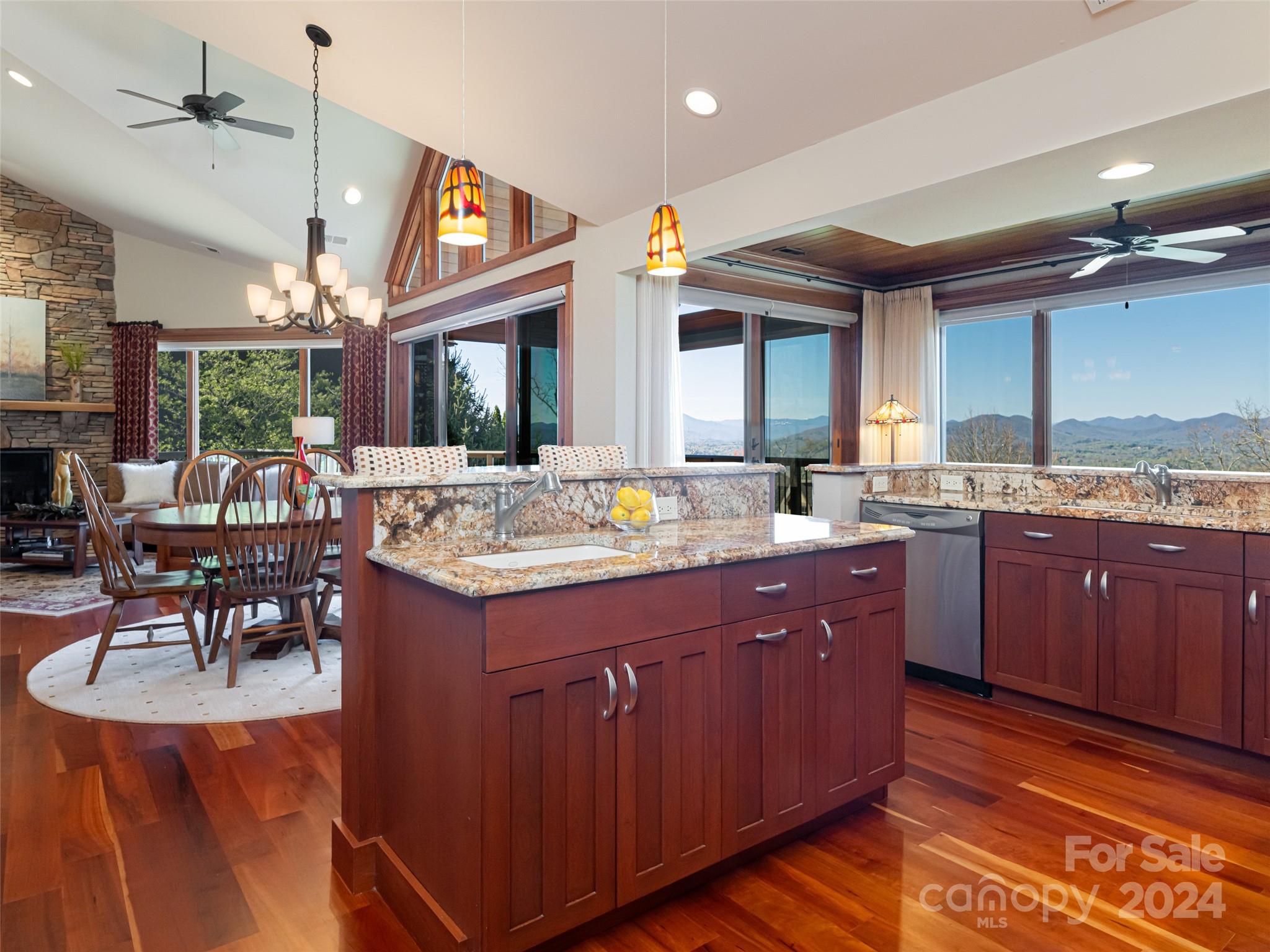 Reynolds Mountain - Residential