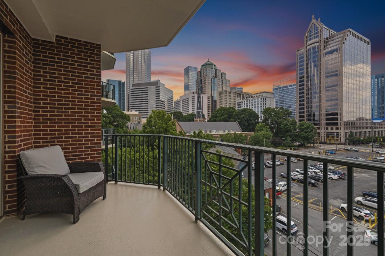 300 W 5th Street 617