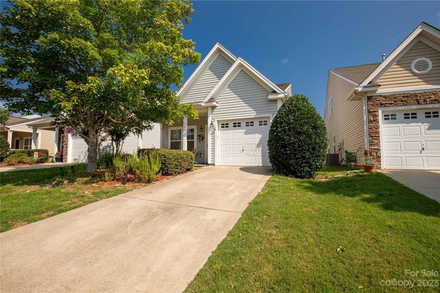 If you're looking for a place that combines comfort, style, and practicality, this 2-bedroom, 2-bathroom house with granite countertops, hardwood floors, and a delightful screened-in back patio is the perfect choice for you. Don't miss the opportunity to make this warm and inviting house your new home!