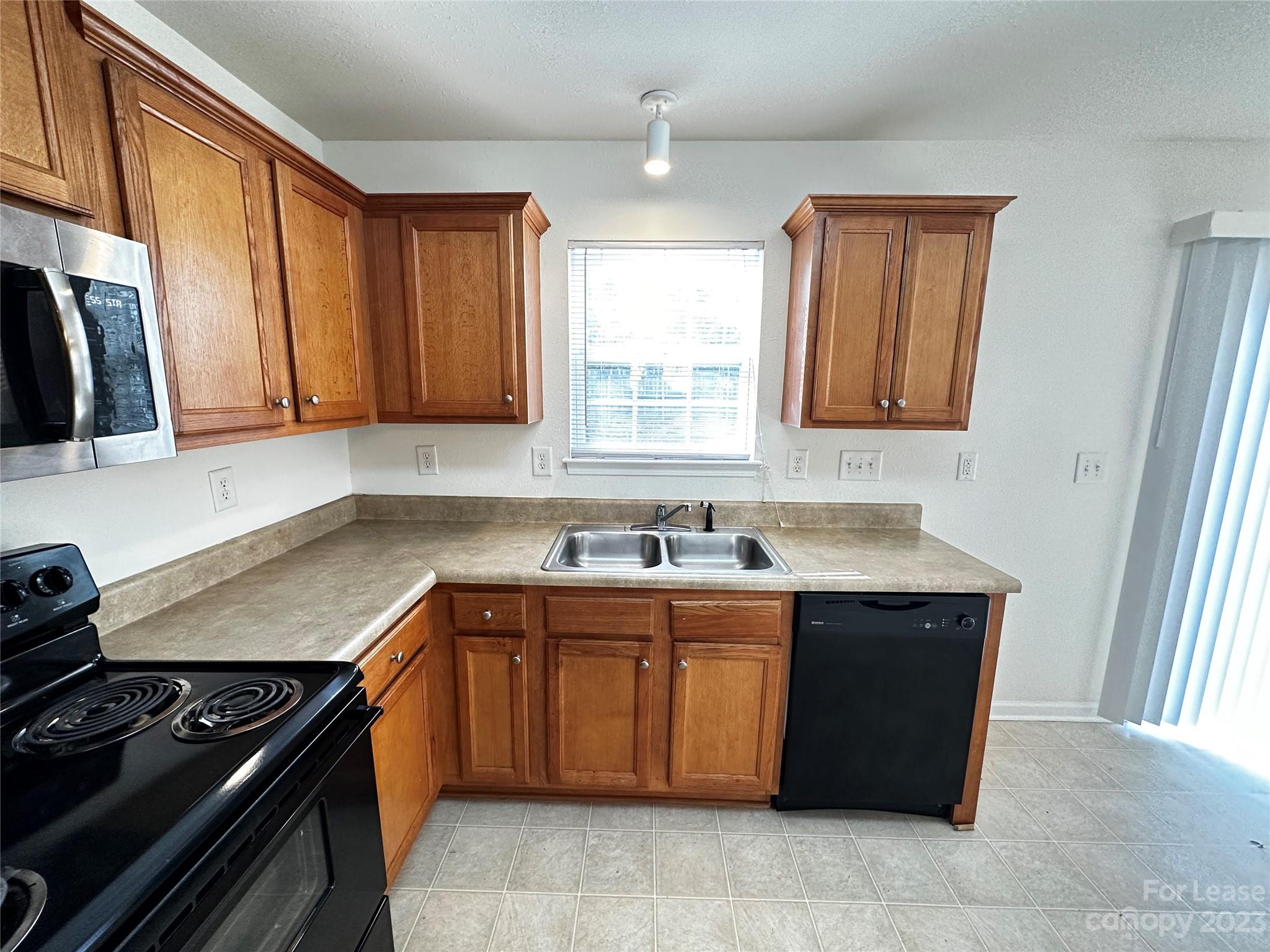Twin Oaks - Residential Lease