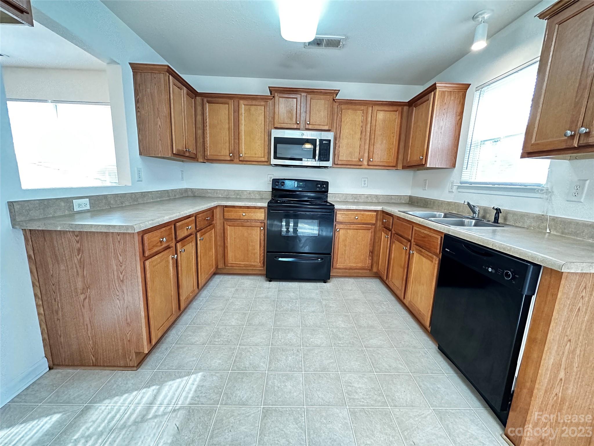 Twin Oaks - Residential Lease