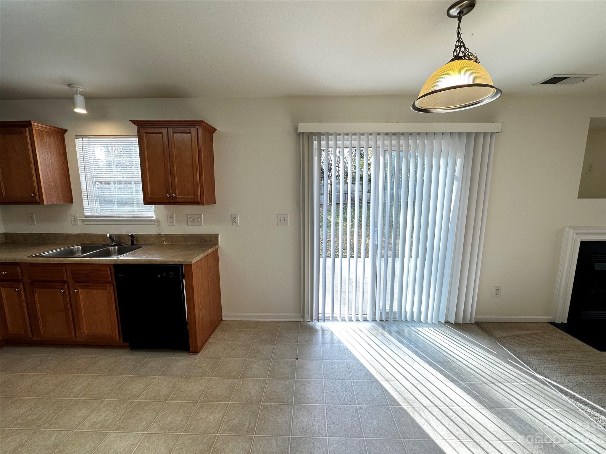Twin Oaks - Residential Lease