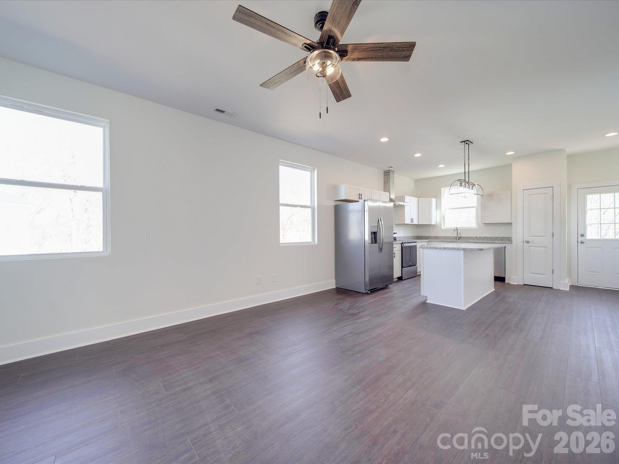 102 Snyder Court NE