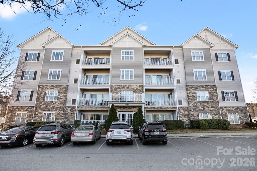 Located minutes from the heart of SouthPark, with easy access to the Greenway, South End, and Uptown, the location truly speaks for itself.
This condo is move-in ready, featuring fresh paint throughout and updated light fixtures. Natural light fills the open living space, creating an easy, comfortable flow. The kitchen offers 42” cabinetry, granite countertops, stainless steel appliances, and a classic subway tile backsplash. A dedicated dining area and spacious living room make everyday living simple and functional. Step out onto the covered patio for quiet mornings or evenings, complete with two dedicated storage closets for added convenience.
The split-bedroom layout provides privacy. The primary suite features tray ceilings and an en-suite bath with dual sinks, a soaking tub, and separate shower. The secondary bedroom is generously sized and includes its own en-suite bath.
Park South Station is a gated community with exceptional amenities, including a junior Olympic-sized pool, fitness center, clubhouse, dog park, and playground. Residents also enjoy direct access to the Little Sugar Creek Greenway, which connects to Park Road Park and extends over 30 miles.
Comfort, convenience, and low-maintenance living in one of South Charlotte’s most desirable locations.