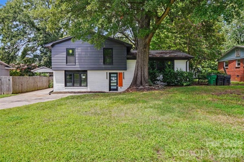 Photo of 3801 Woodleaf Road, Charlotte, NC 28205 (MLS # 4370771)