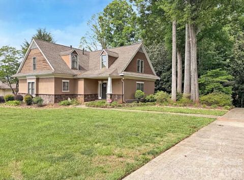 Photo of 911 Weymouth Drive, Gastonia, NC 28056 (MLS # 4380466)