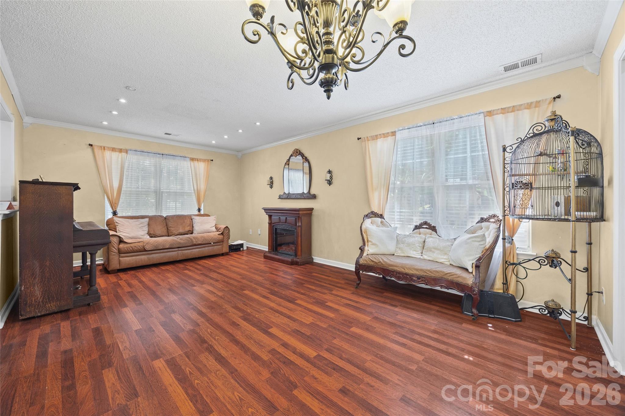 1277 Winding Path Road
