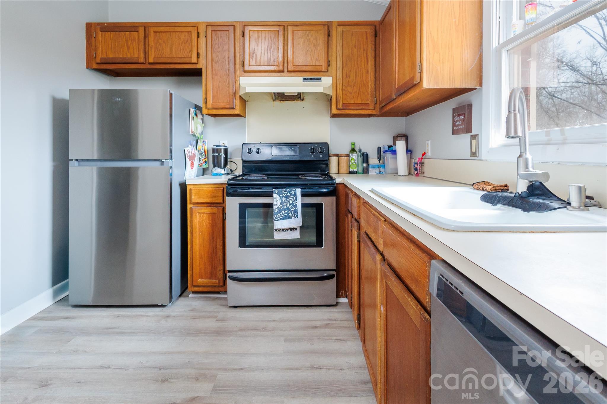 1300 Larchmont Place