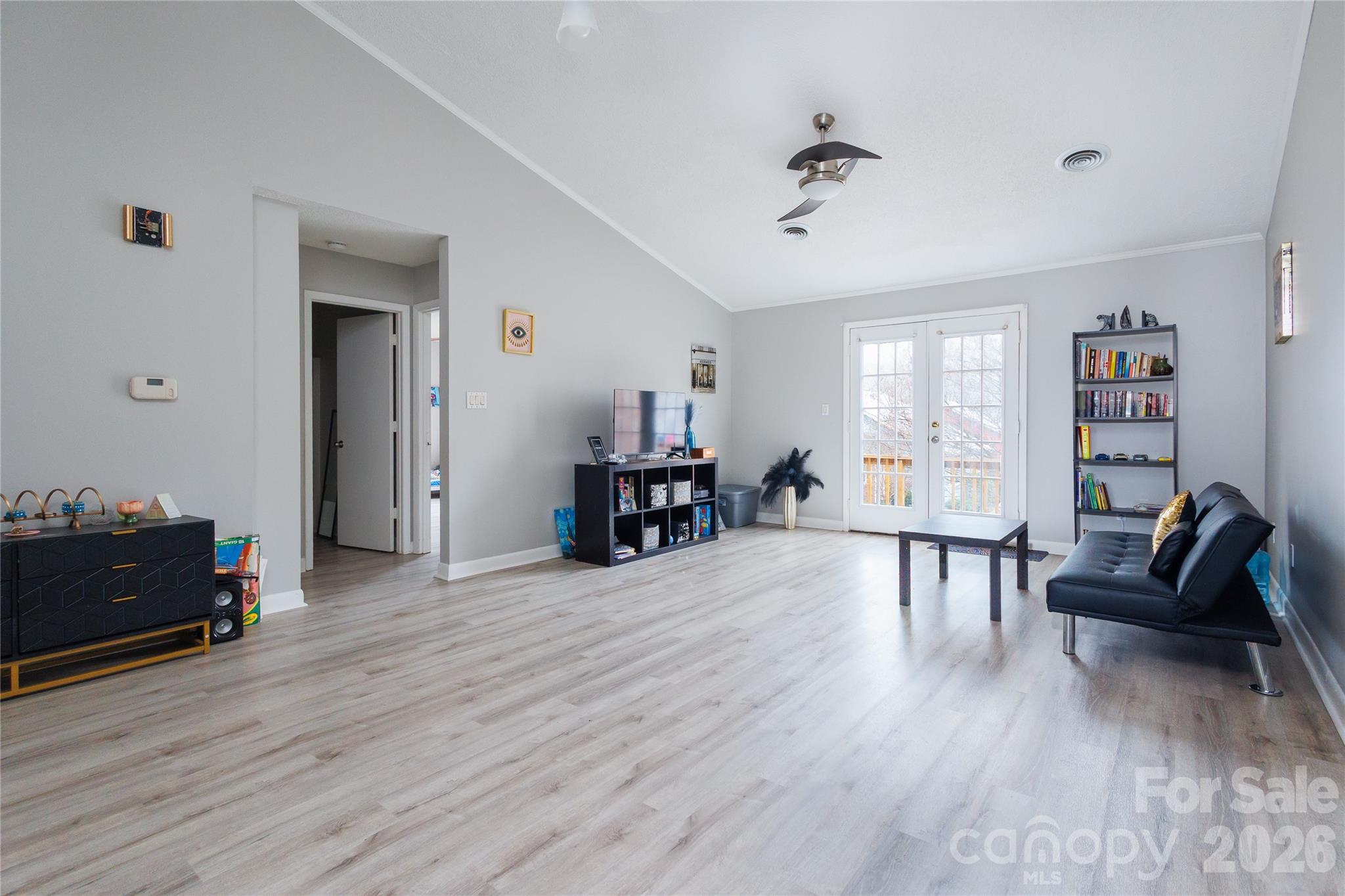 1300 Larchmont Place