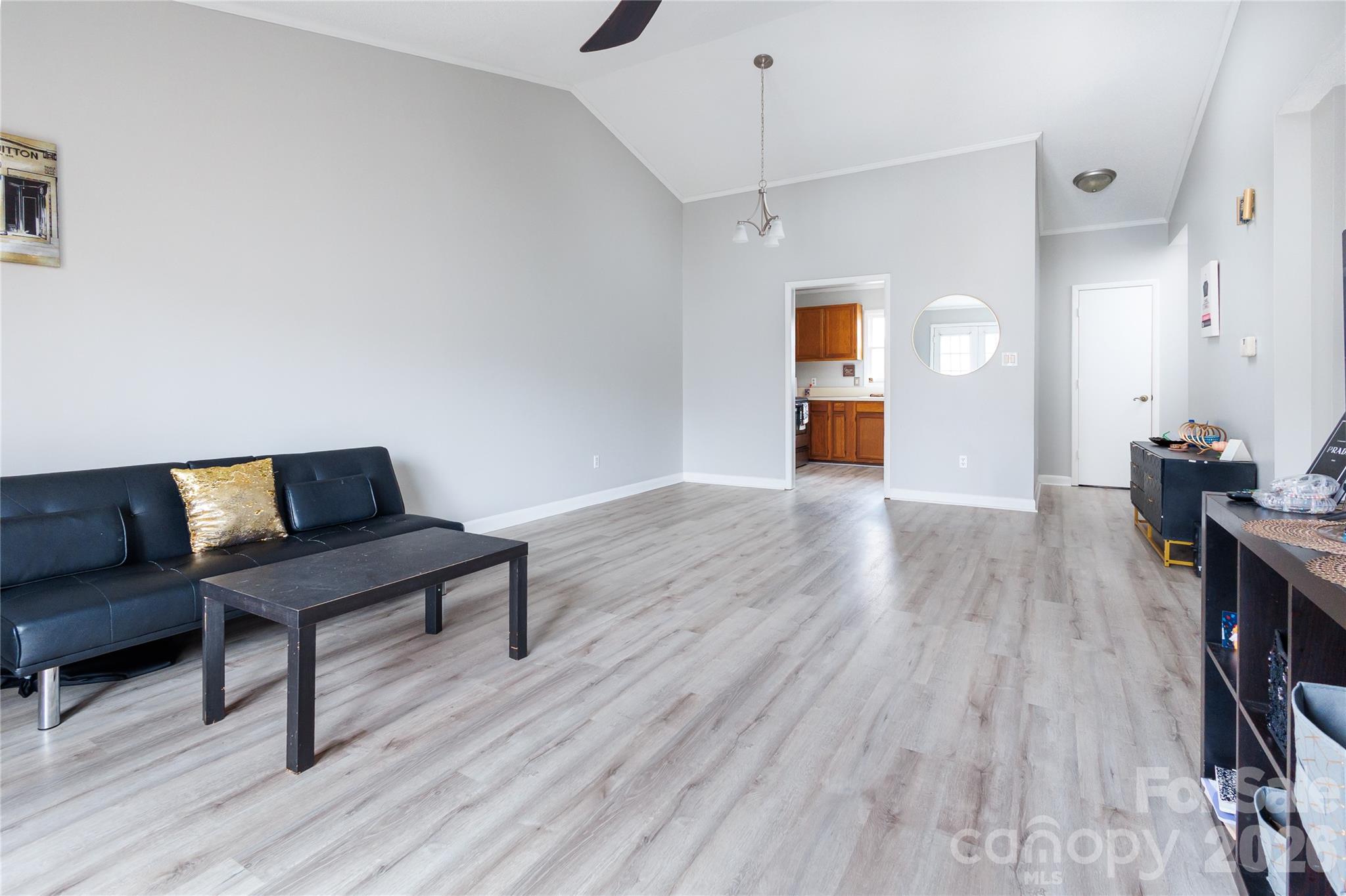 1300 Larchmont Place