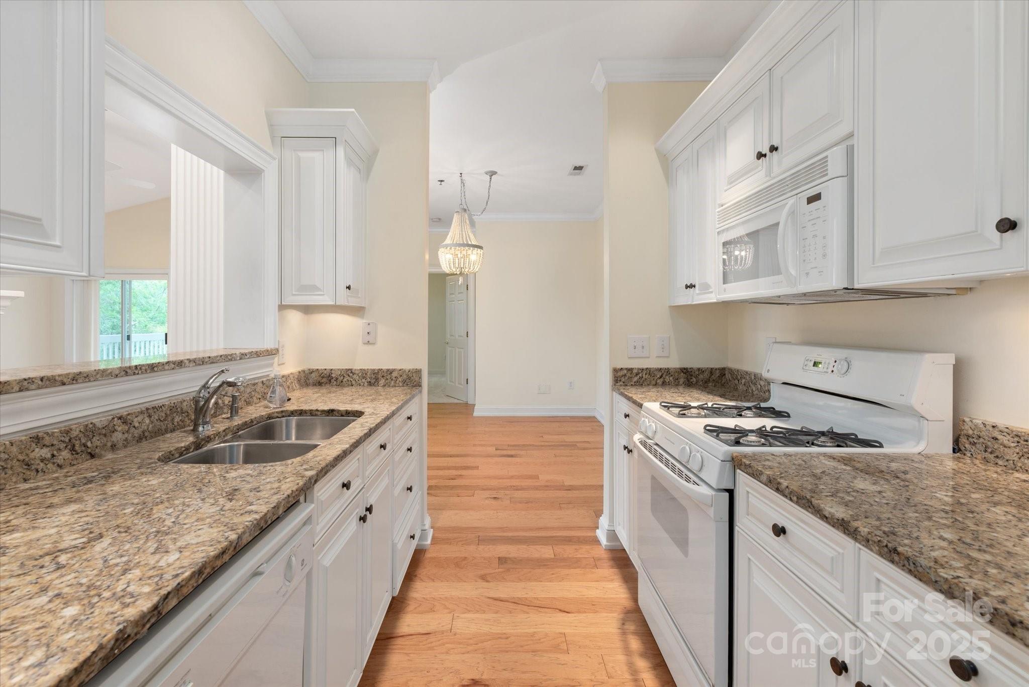 5601 Fairview Road 11