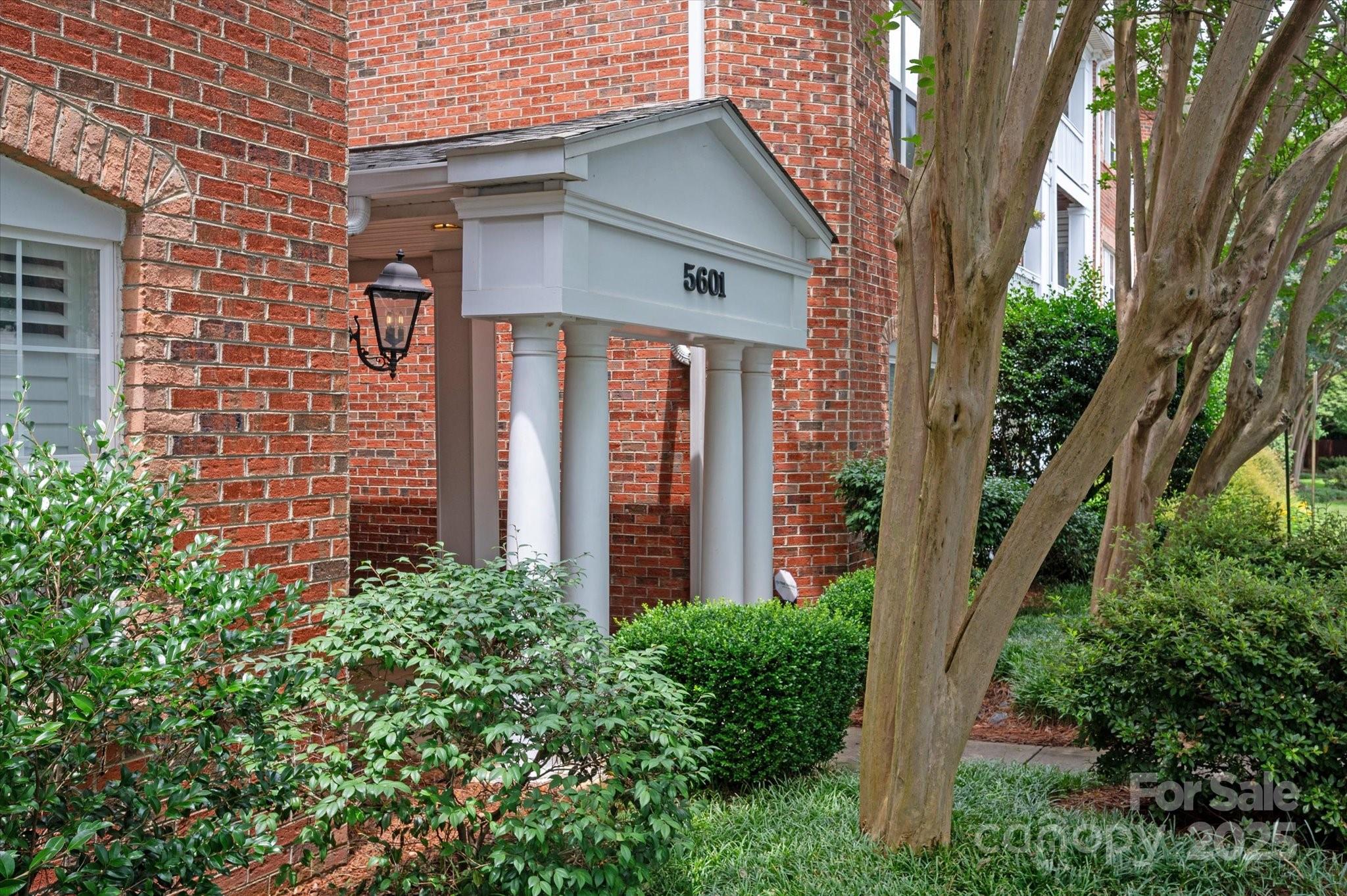 5601 Fairview Road 11