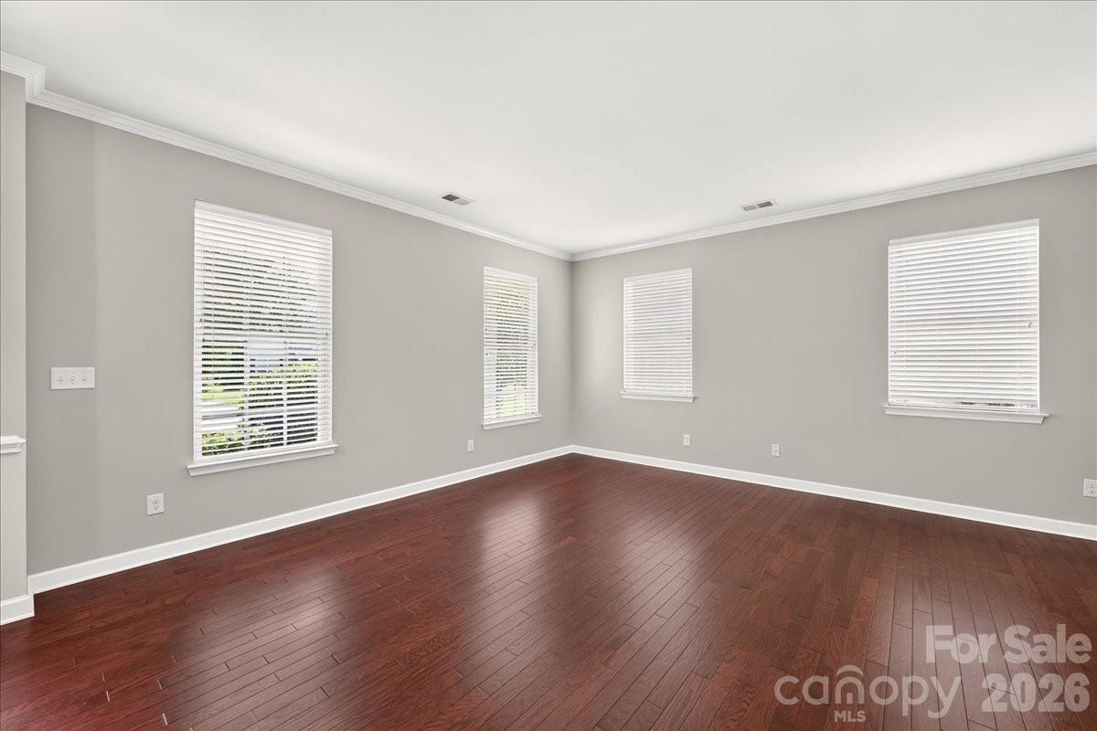1560 Duckhorn Street NW