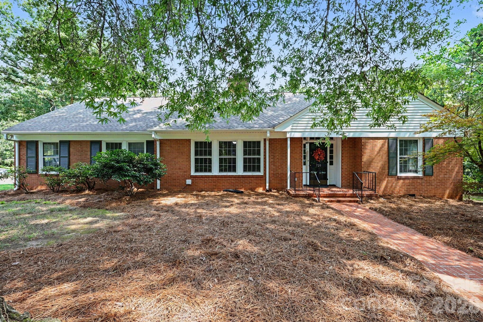 720 Oakmont Drive