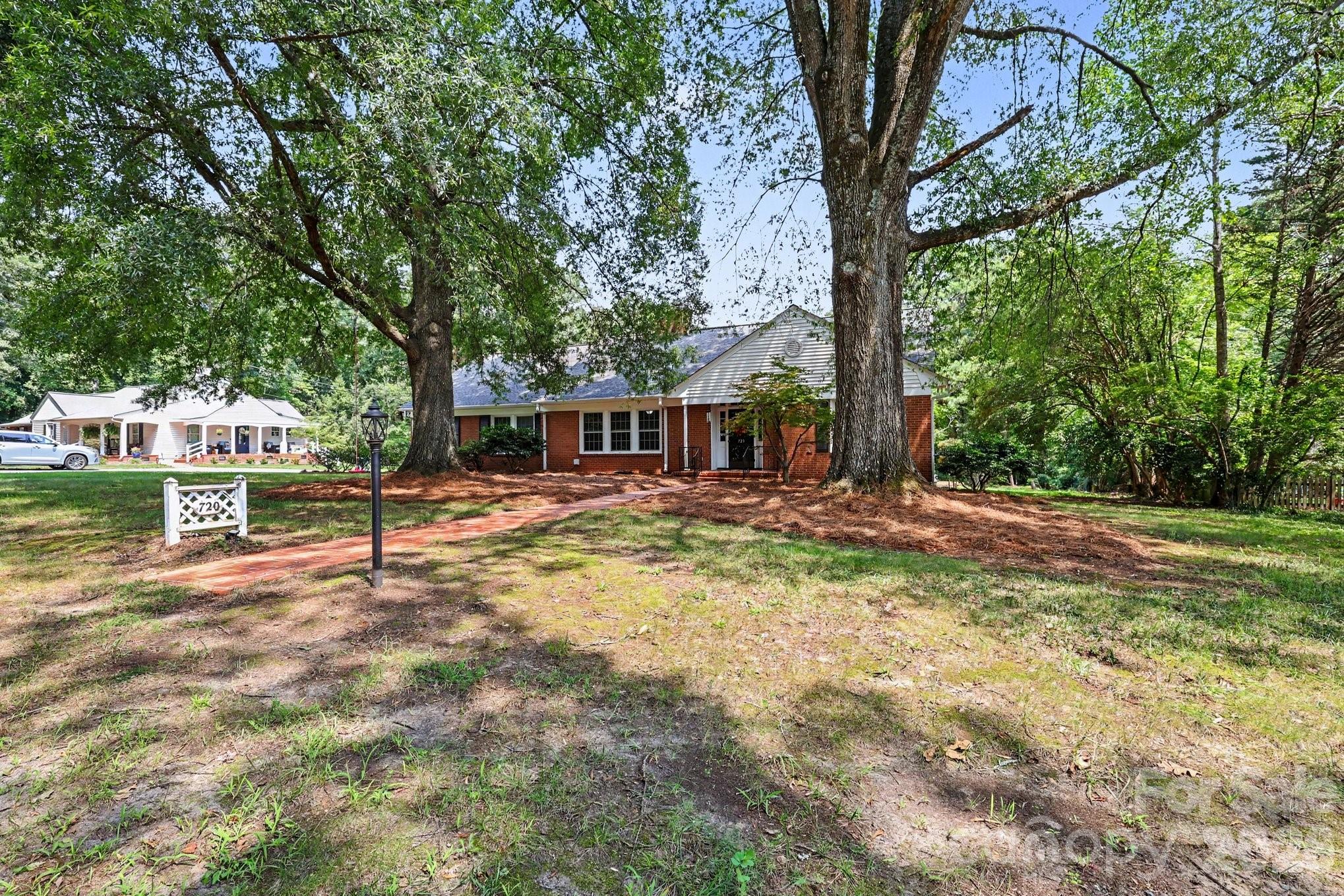 720 Oakmont Drive