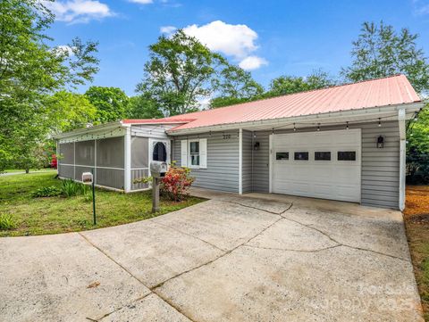 220 Big Springs Avenue Forest City NC 28043