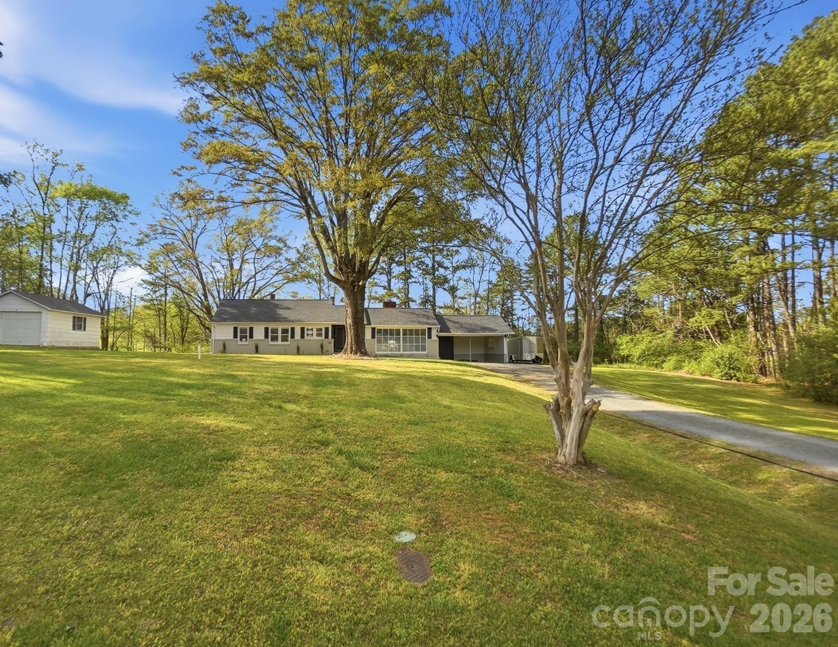 2104 Hillcrest Avenue