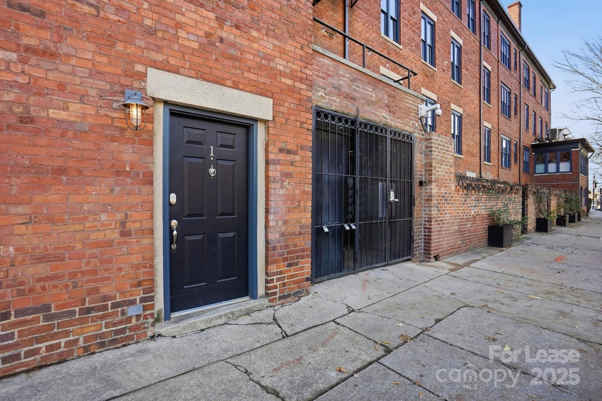 229 N Poplar Street 1