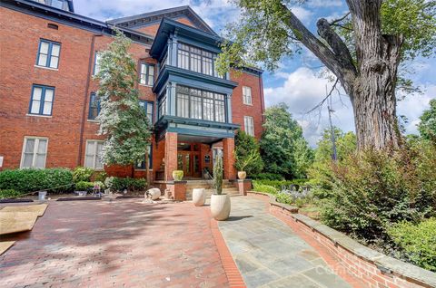 Photo of 229 N Poplar Street #1, Charlotte, NC 28202 (MLS # 4327150)