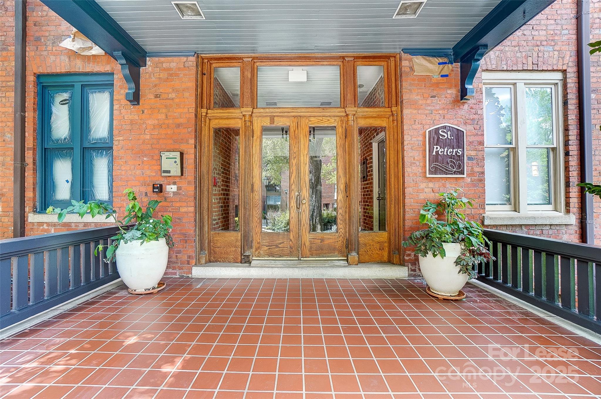 229 N Poplar Street 1