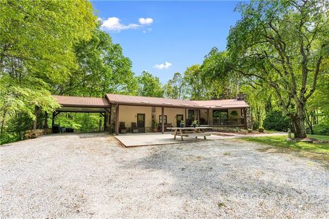 A home in Hendersonville