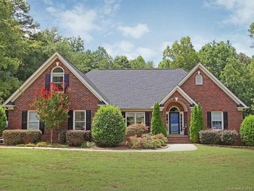 GORGEOUS Brick Home with Private Patio & Pool on a Full Acre! Large, BEAUTIFUL Screened Porch! Vaulted Great Room with gas fireplace. Chef's Kitchen with SS appliances, granite, tile back splash & brkfst area with a window view. Elegant Master Suite with his & her granite sinks, jetted tub & extensive tiling. Versatile upper Bonus Room w/closet. Huge walk-up attic with storage galore. Fenced Yard. Nestled on a quiet cul-de-sac in a beautiful country setting, yet close to restaurants & shopping!