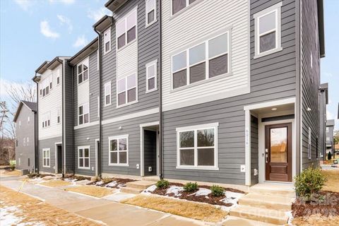 6016 Pivot Court Charlotte NC 28205