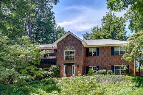 Photo of 209 Camellia Way, Hendersonville, NC 28739 (MLS # 4278107)
