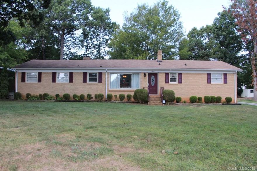 Come see this bright & airy, all brick, 3 BR, 1.5 BA, one level ranch. This home has a great living room w/gas log FP. The kitchen has a breakfast bar & sunny dining area w/large window for lots of natural light. MBR has 1/2 bath & bedrooms 2, 3 & full bath are down the hall. Some updates have been made w/laminate wood flooring throughout house. Outside offers an outbuilding, double attached carport & covered porch. No HOA's & no city limits.
