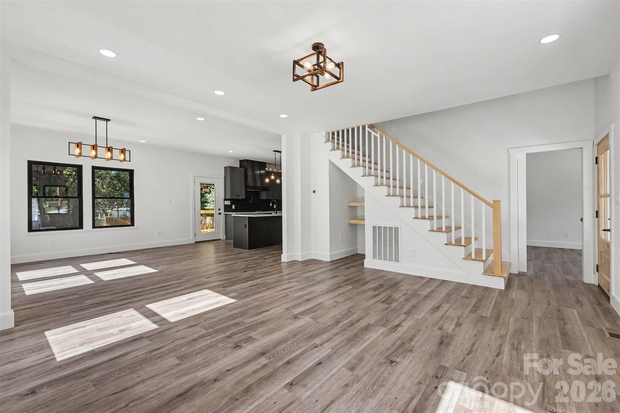 638 E Black Street