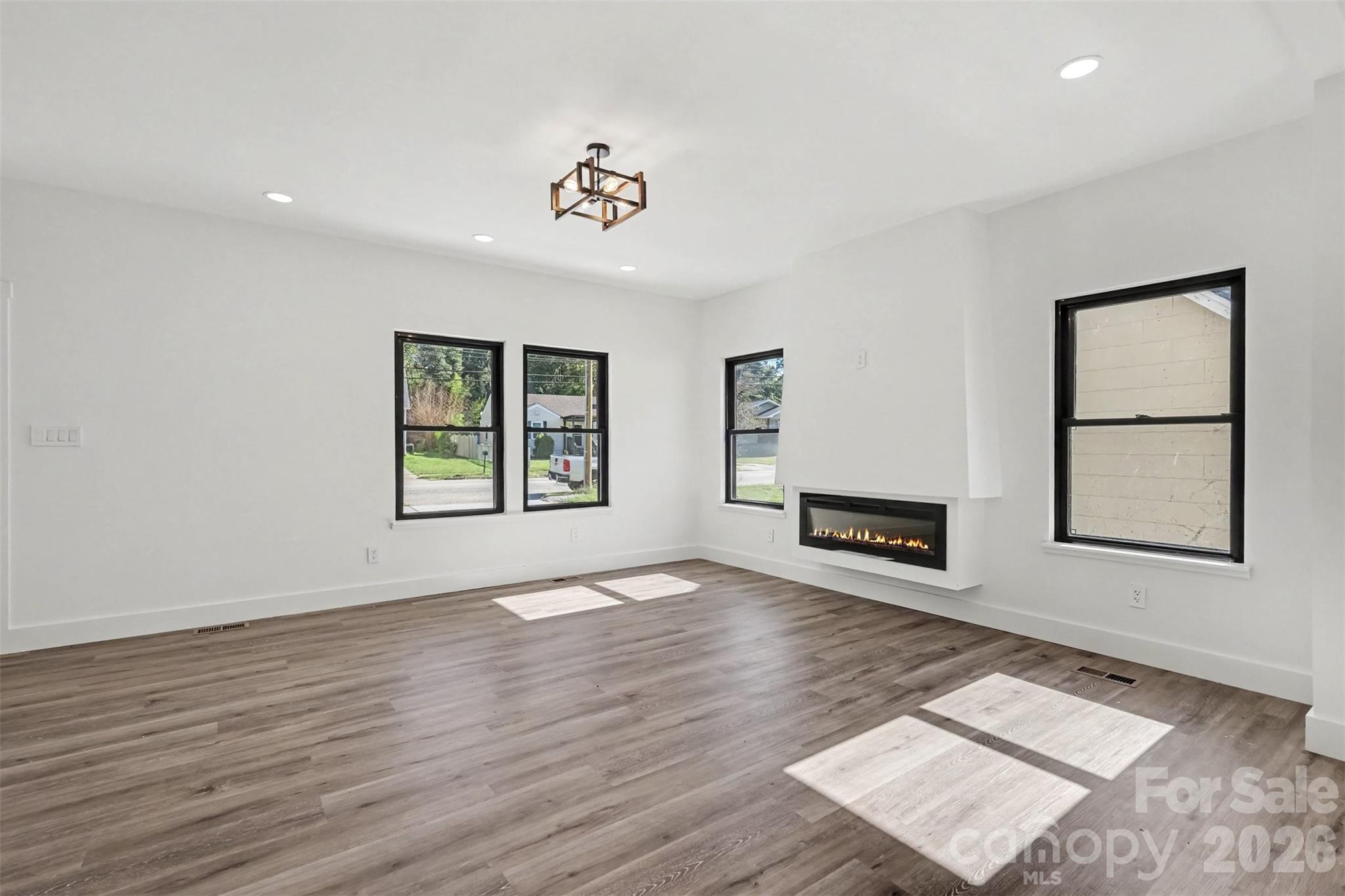 638 E Black Street