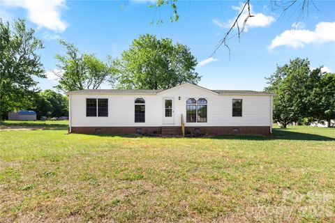 Photo of 8511 Cloverfield Drive, Kannapolis, NC 28081 (MLS # 4372311)